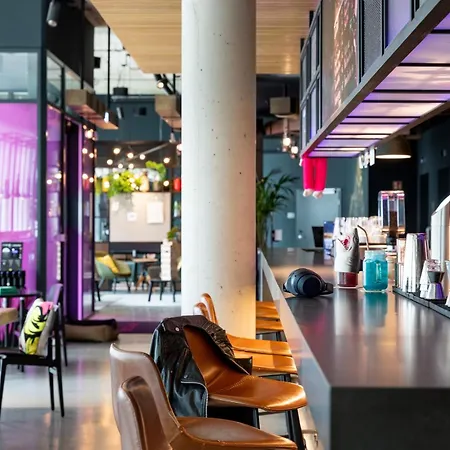 Moxy 3*