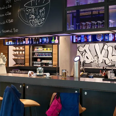 Hotel Moxy 3*