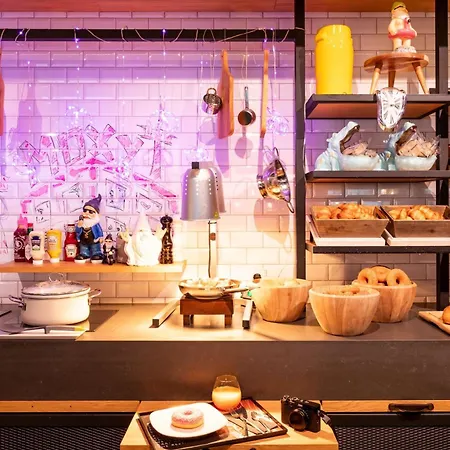 Moxy Hotel 3*