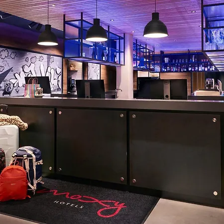 Moxy 3*